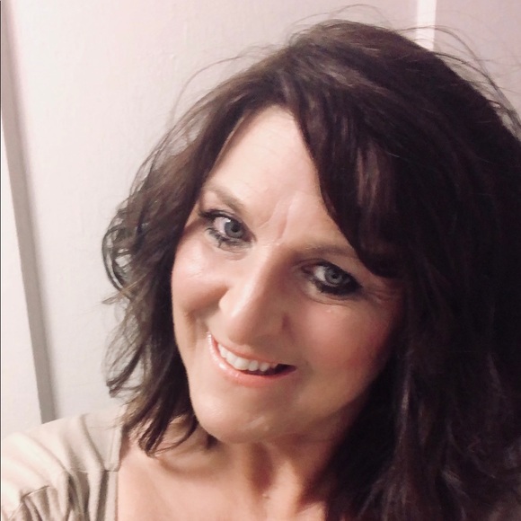 Meet your Posher, Barb - Picture 1 of 2